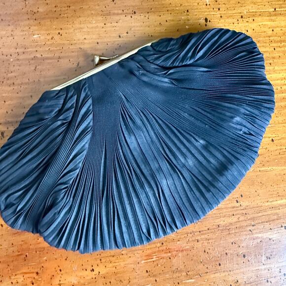 Source Unknown Handbags - Vintage Black Satin Pleated Clutch Evening Bag Gold Tone Kiss Lock Formal Purse